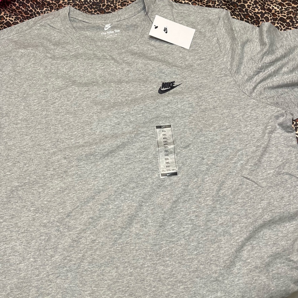 Nike Men's Heather Gray Short Sleeve Tee - Picture 9 of 12